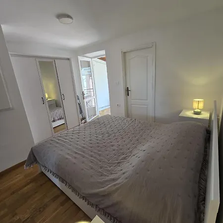 House Analisa Apartment *