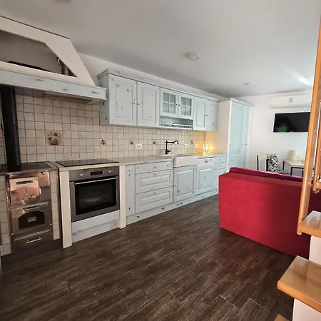 House Analisa Apartment *