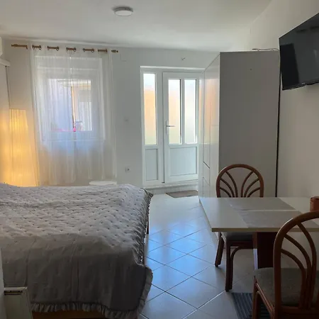 Apartment House Analisa