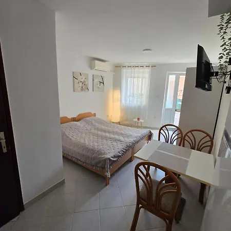 House Analisa Daire Izola