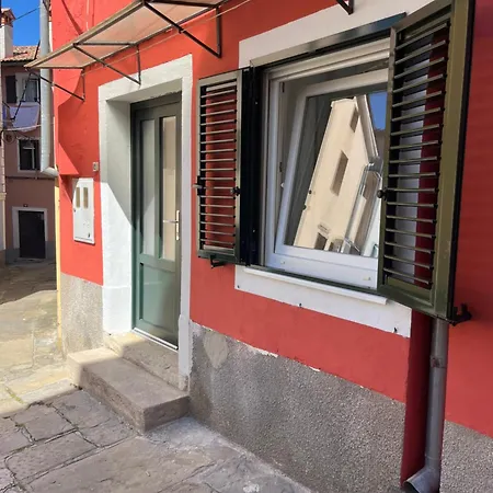 House Analisa Apartment *