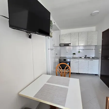 House Analisa Izola