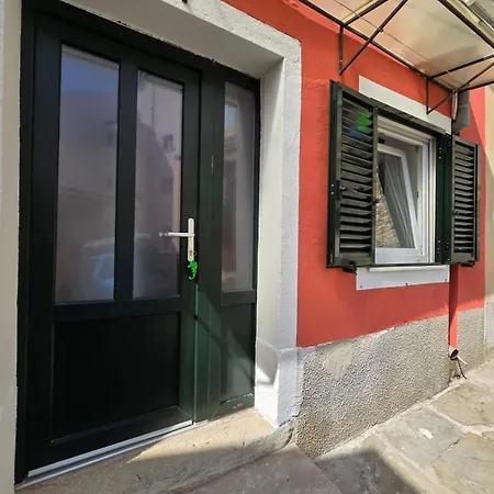 House Analisa Apartment *