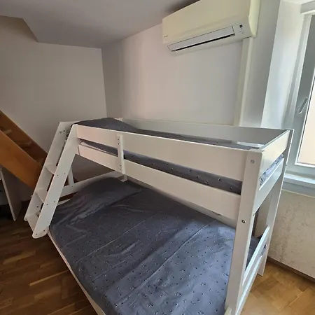 House Analisa Apartment *